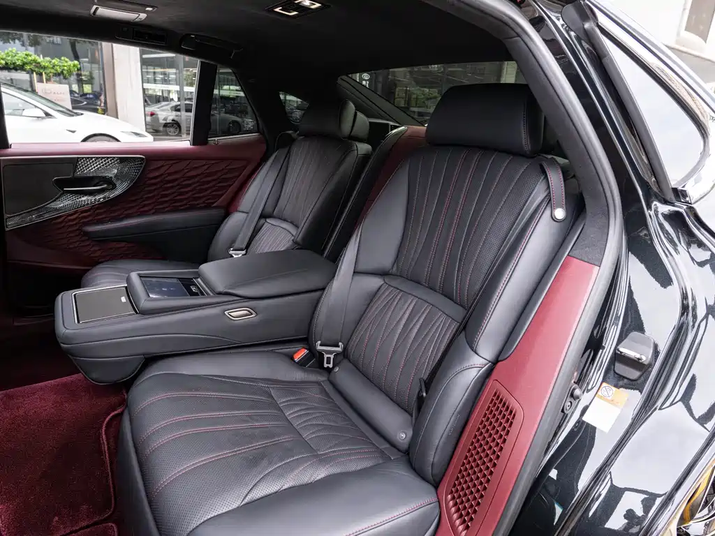 Lexus LS — миниатюра 12