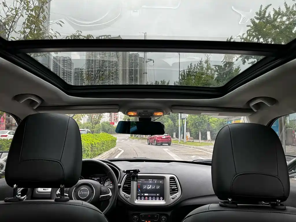 Jeep Compass — миниатюра 12