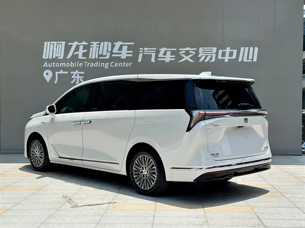 Buick GL8 2024 Premium 7 мест