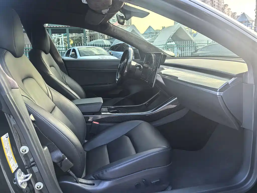 Tesla Model 3 — миниатюра 10