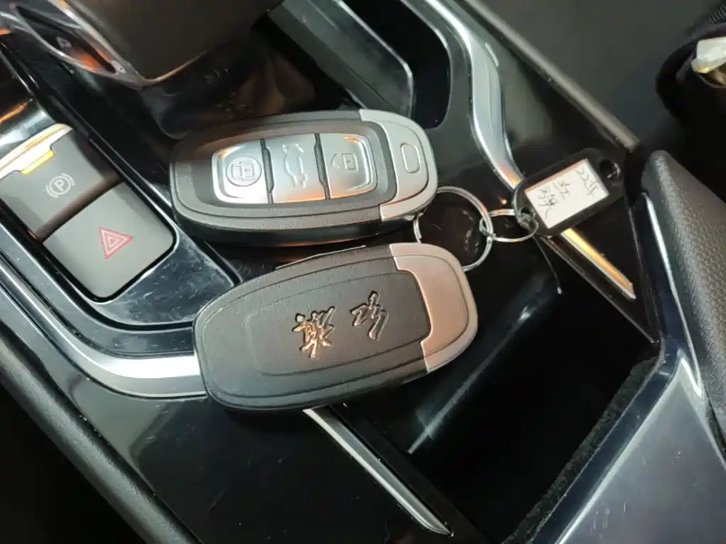 Hongqi Hongqi E-QM5 — миниатюра 9