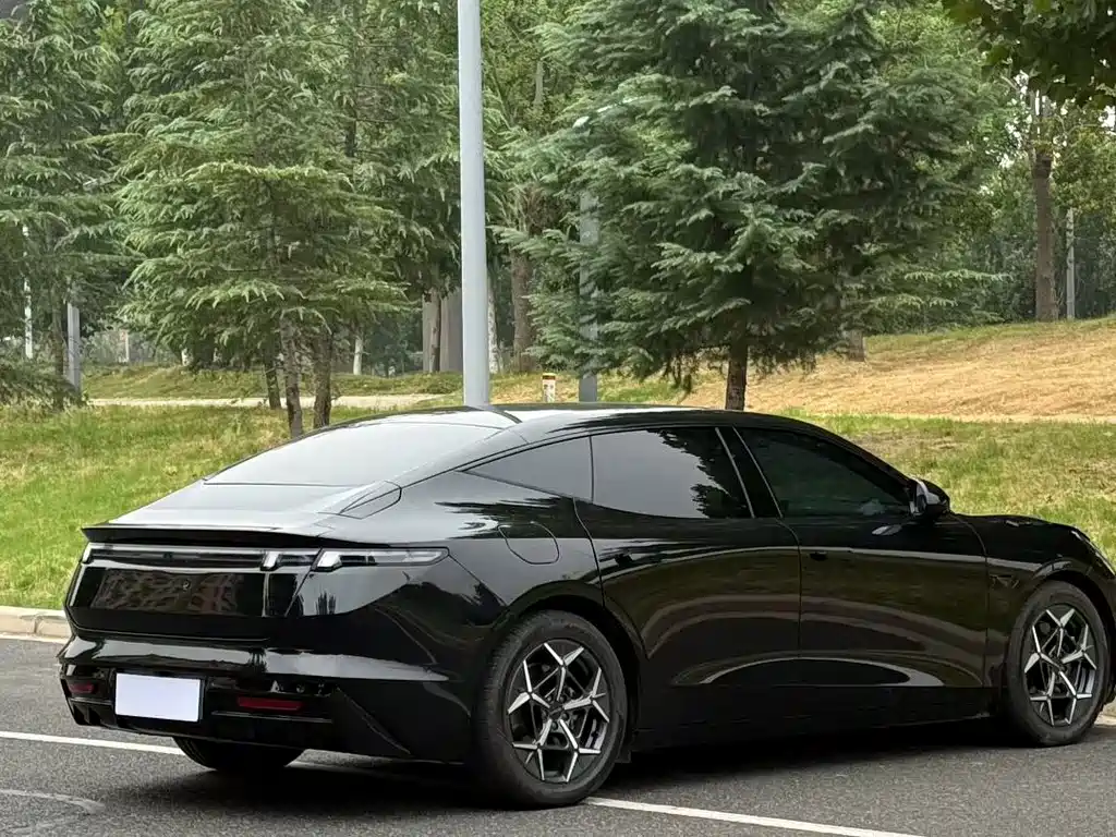 Lynk & Co 10 — миниатюра 7