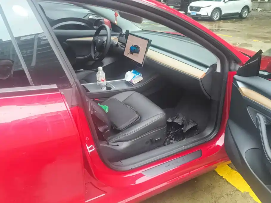 Tesla Model 3 — миниатюра 8