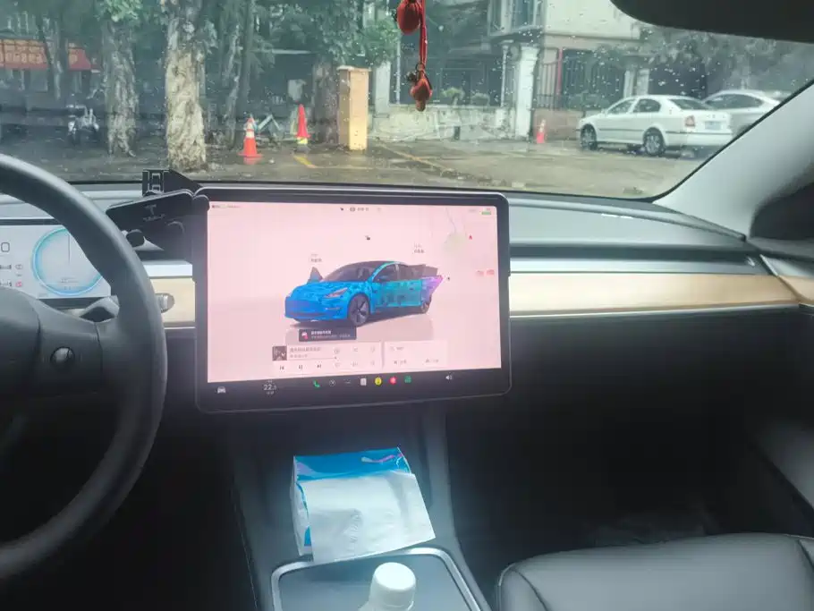 Tesla Model 3 — миниатюра 13
