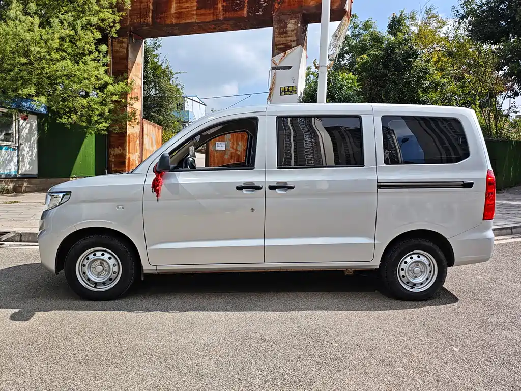 Wuling Hongguang V — миниатюра 3