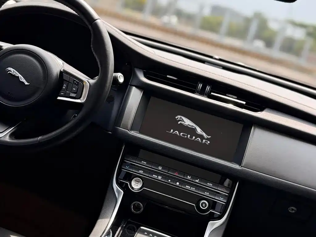 Jaguar XFL — миниатюра 12