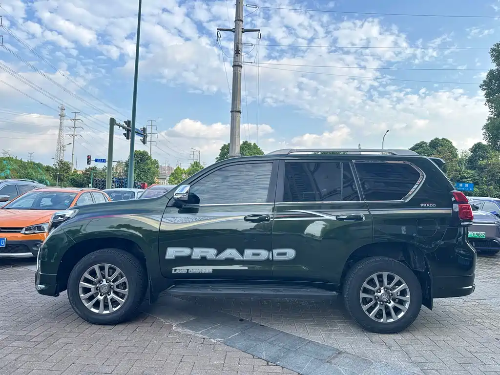 Toyota Land Cruiser Prado 2016 2.7L AT Standard
