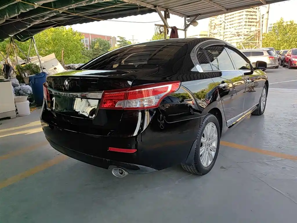 Renault Latitude — миниатюра 7