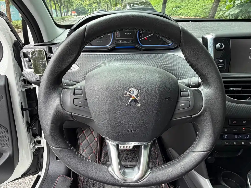 Peugeot 2008 — миниатюра 10
