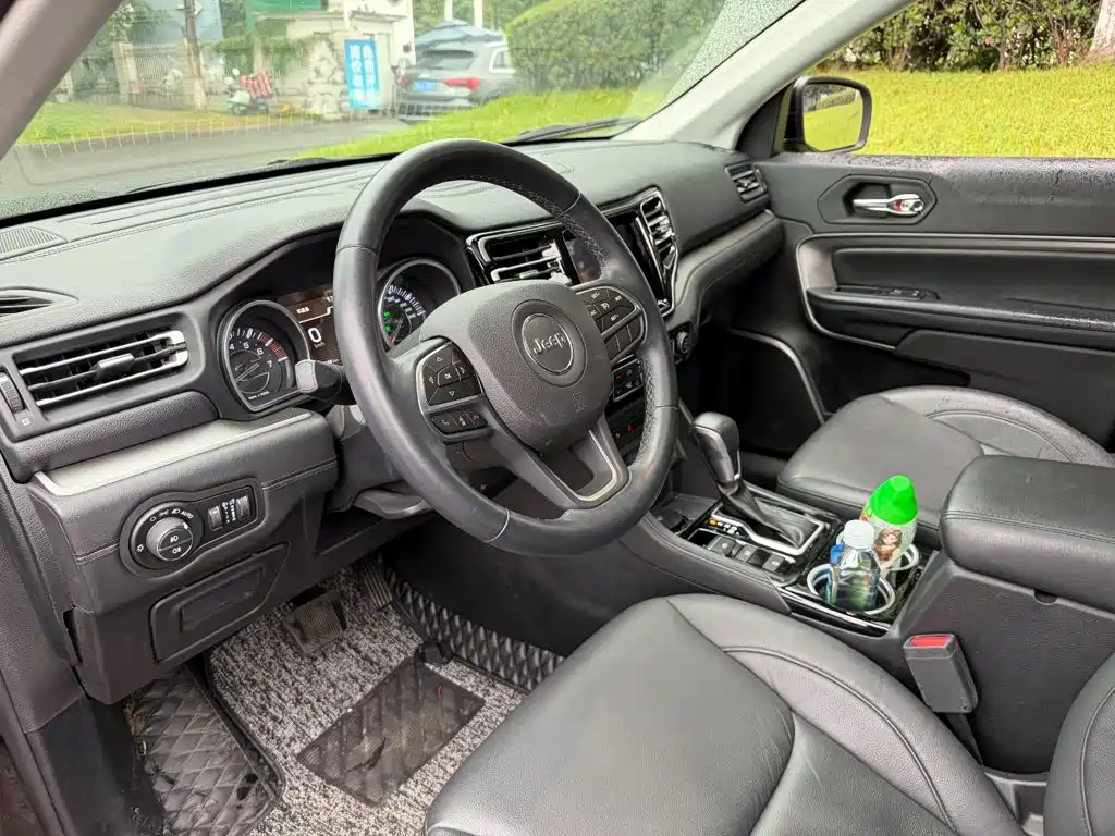 Jeep Commander — миниатюра 7