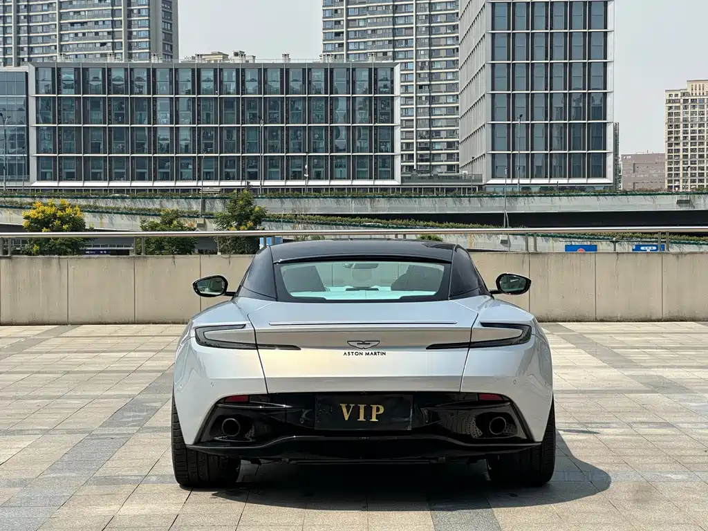 Aston Martin DB11 — миниатюра 4