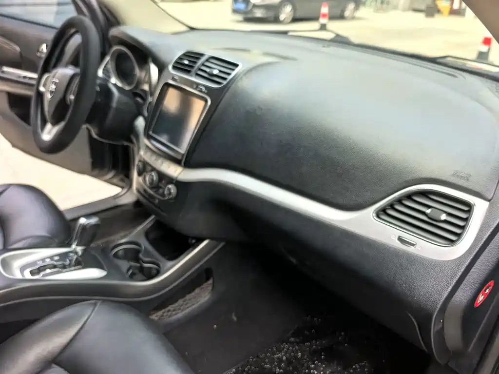 Dodge Journey — миниатюра 12
