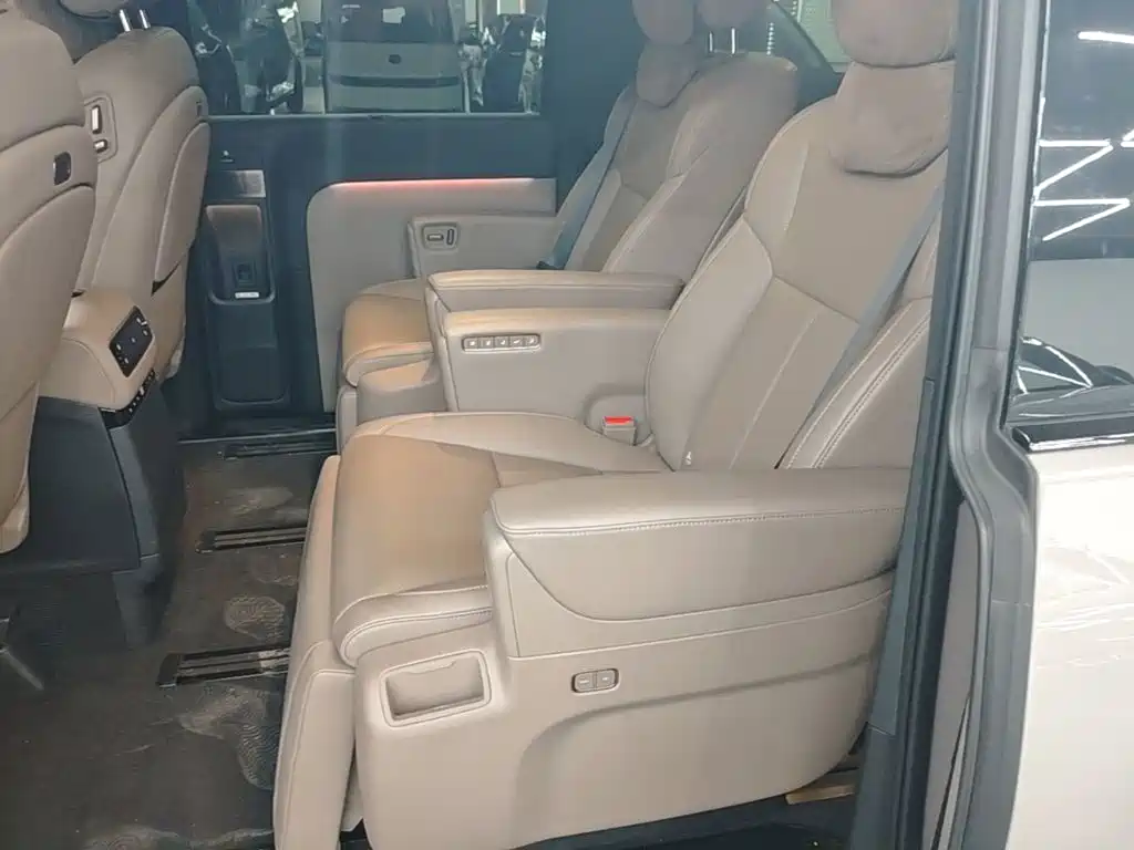 Li Auto Li MEGA — миниатюра 17