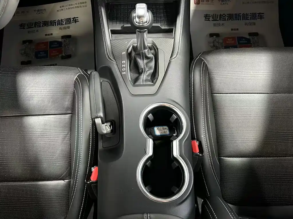 Ford Mustang — миниатюра 8