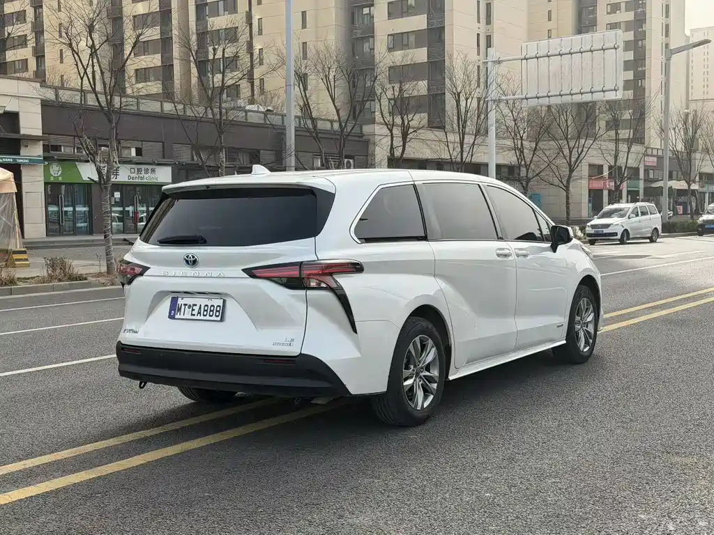 TOYOTA SIENNA
