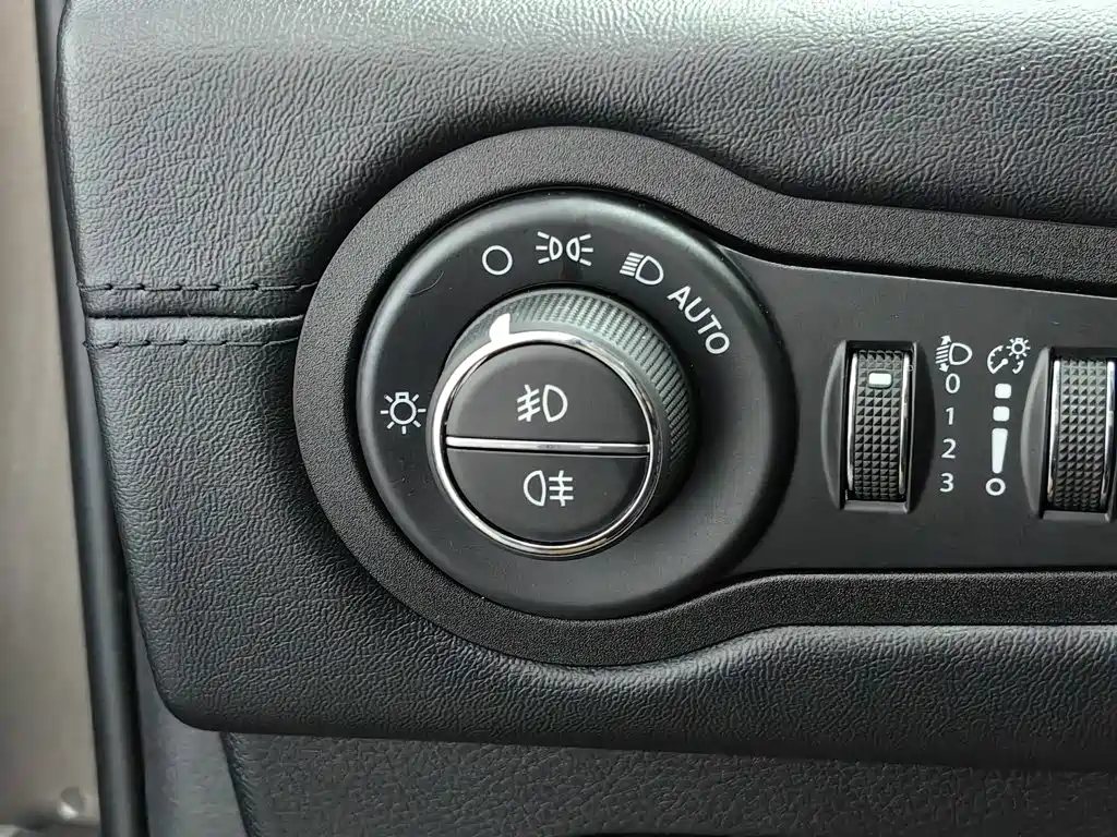 Jeep Grand Commander — миниатюра 21