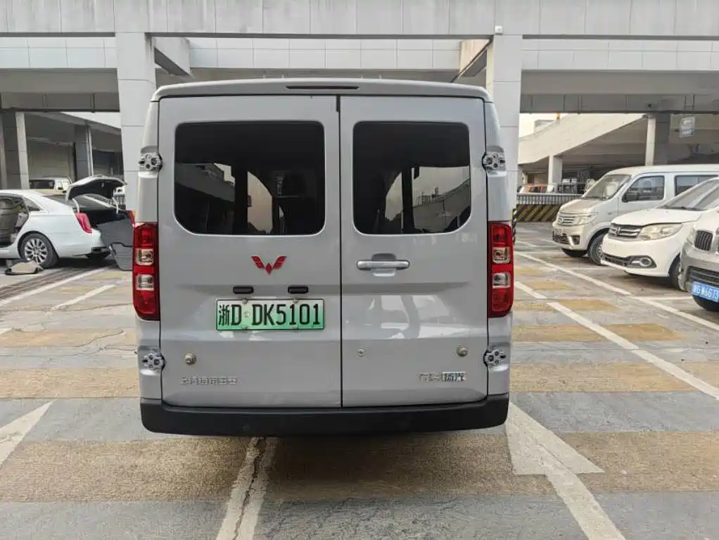Wuling Yangguang — миниатюра 4