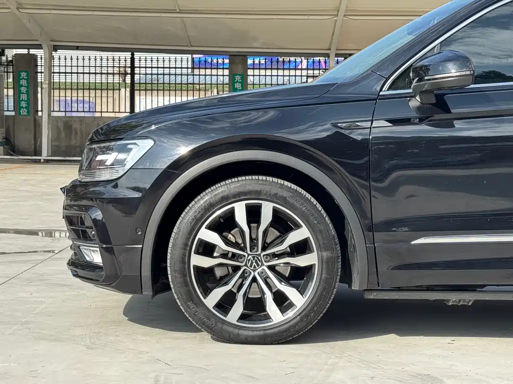 Volkswagen Tiguan L L 2021 330TSI AT R-Line