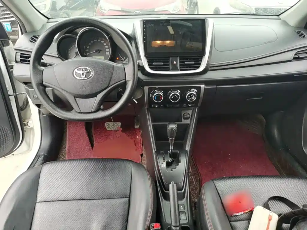 Toyota Yaris L — миниатюра 10
