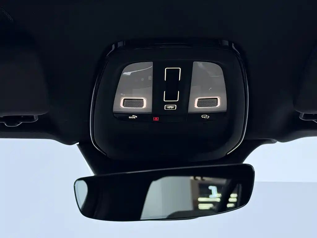 Volvo XC90 PHEV — миниатюра 27