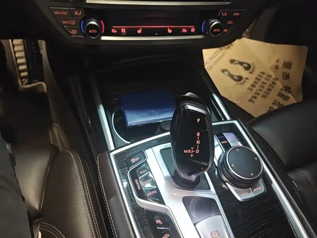BMW 7 Series — миниатюра 10