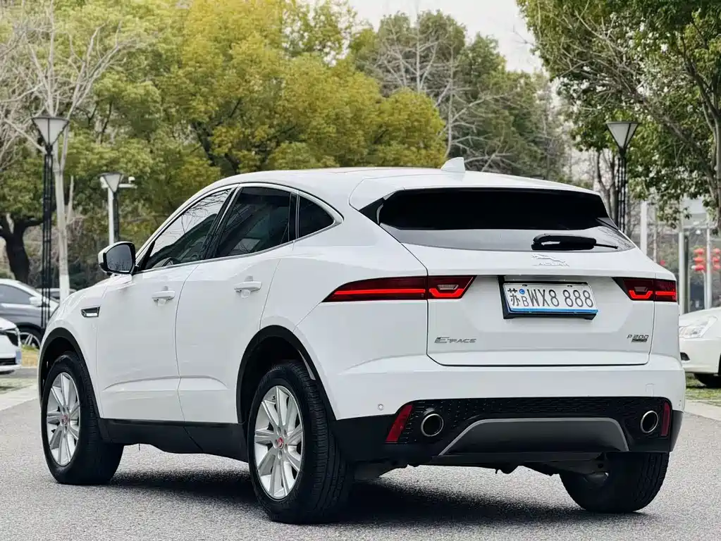 Jaguar E-PACE — миниатюра 7