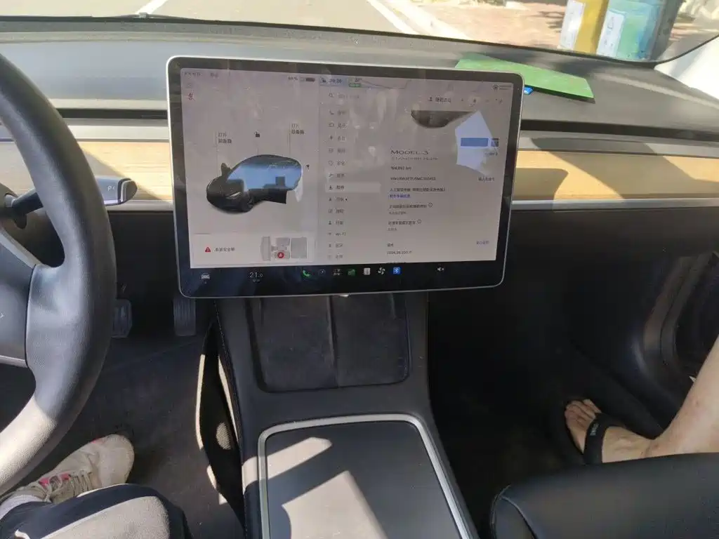 Tesla Model 3 — миниатюра 9