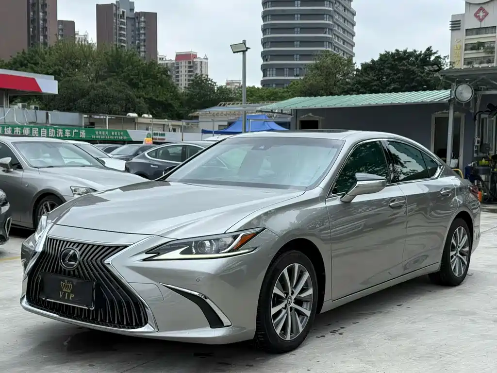 Lexus ES 2020