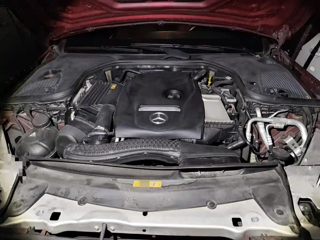 Mercedes-Benz E-Class — миниатюра 11