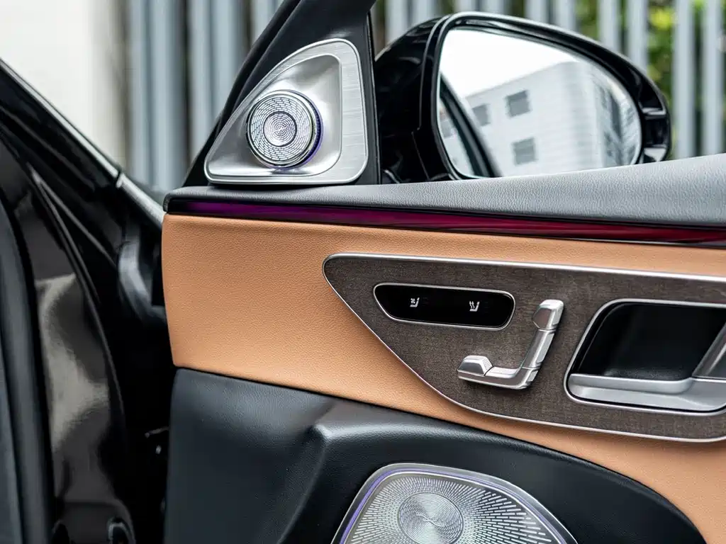Mercedes-Benz E-Class — миниатюра 13