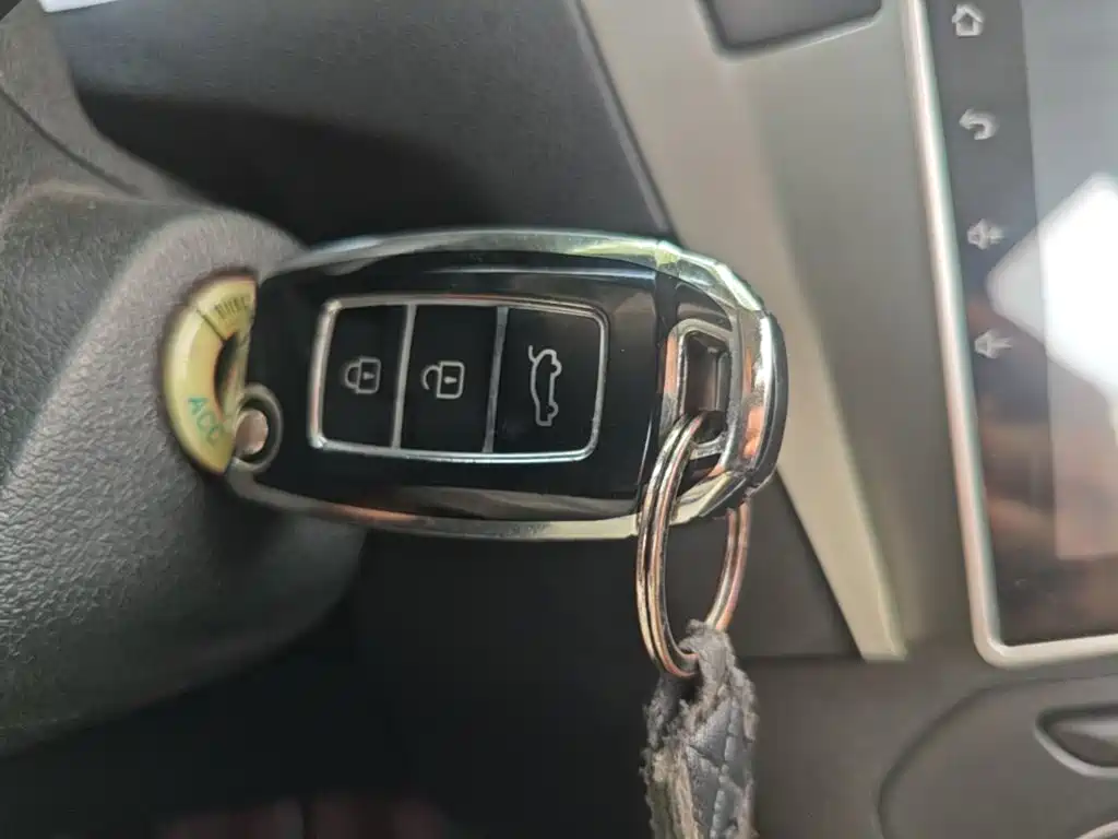 Peugeot 301 2016 1.6L MT Comfort