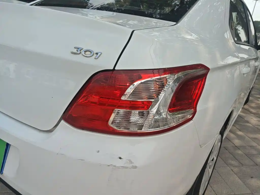 Peugeot 301 2016 1.6L MT Comfort