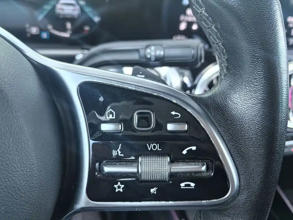 Mercedes-Benz GLB — миниатюра 19