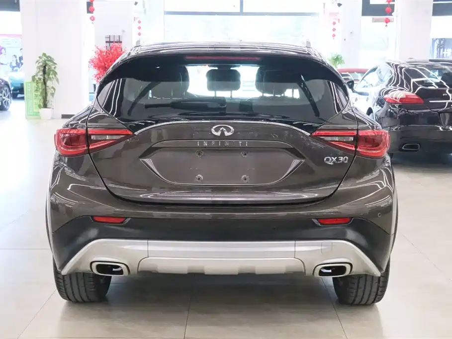 INFINITI QX30