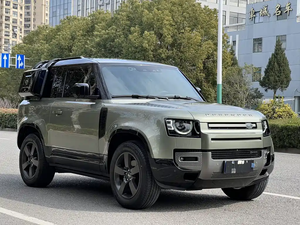 LAND ROVER DEFENDER