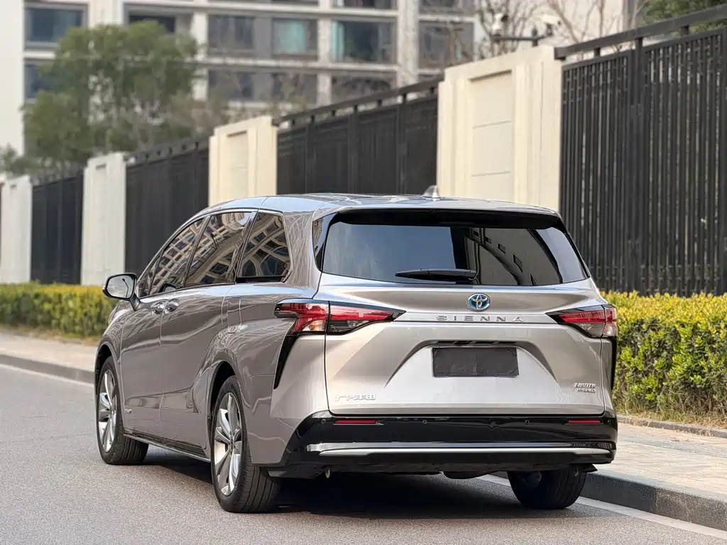 TOYOTA SIENNA