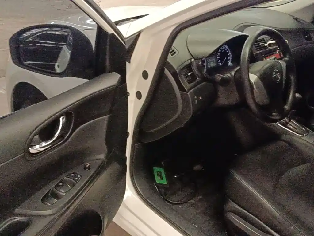 Nissan Tiida — миниатюра 16