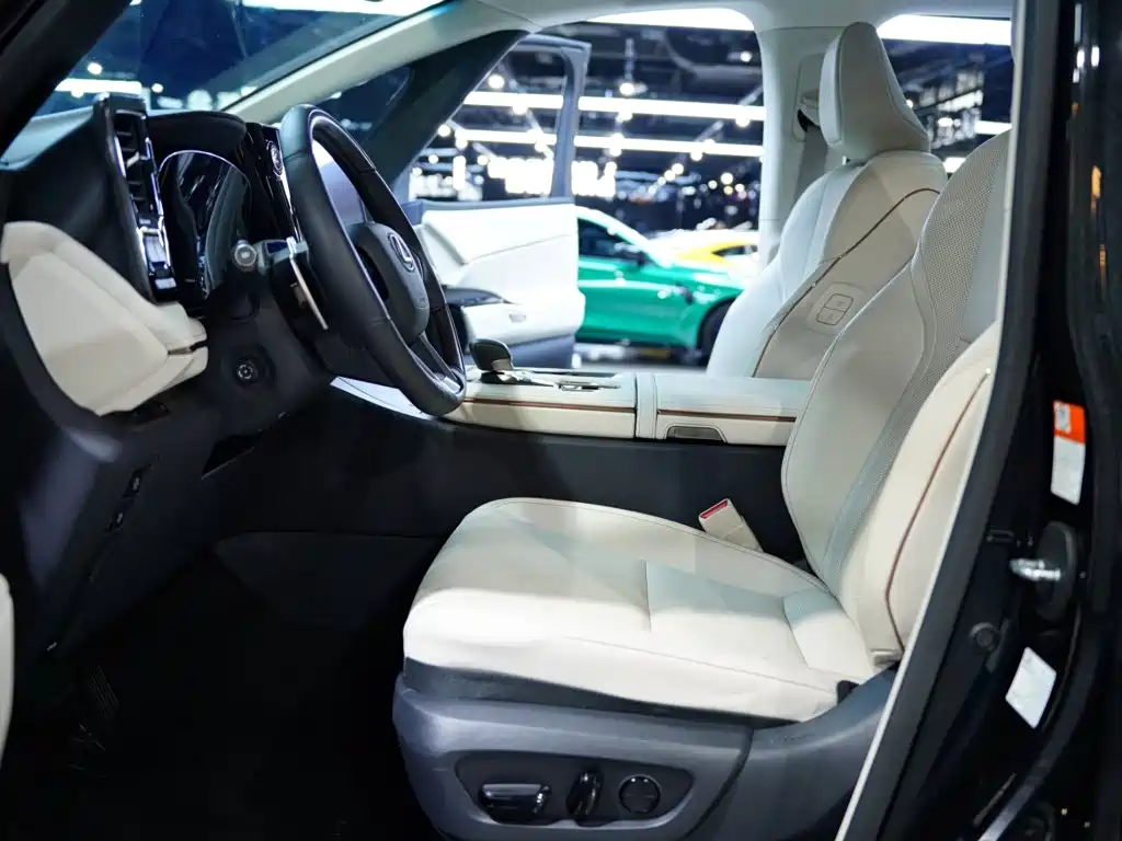 Lexus LM — миниатюра 15