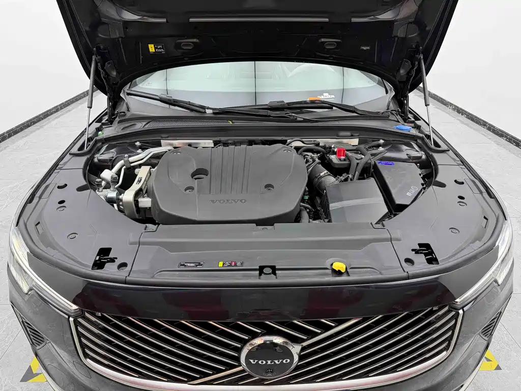 Volvo S90 2026 B5 Luxury