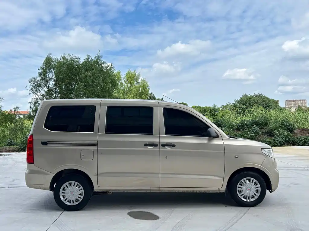 Wuling Hongguang V — миниатюра 3