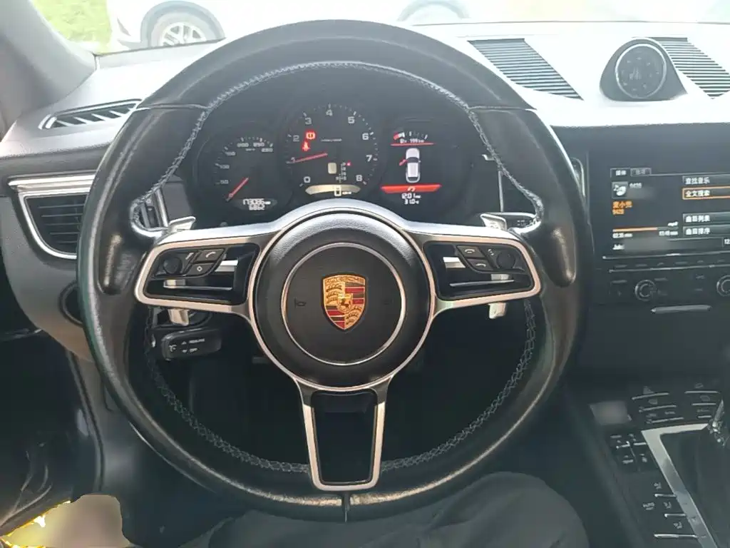Porsche Macan — миниатюра 11