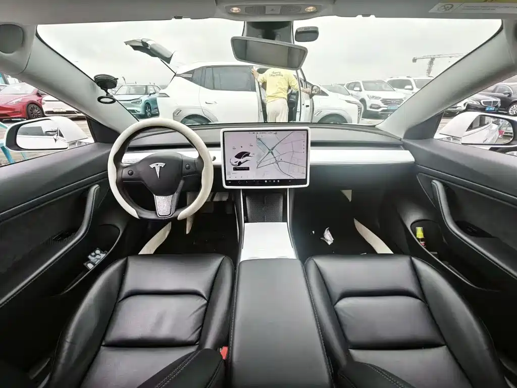 Tesla Model 3 — миниатюра 8