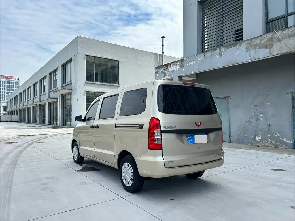 Wuling Hongguang V — миниатюра 5