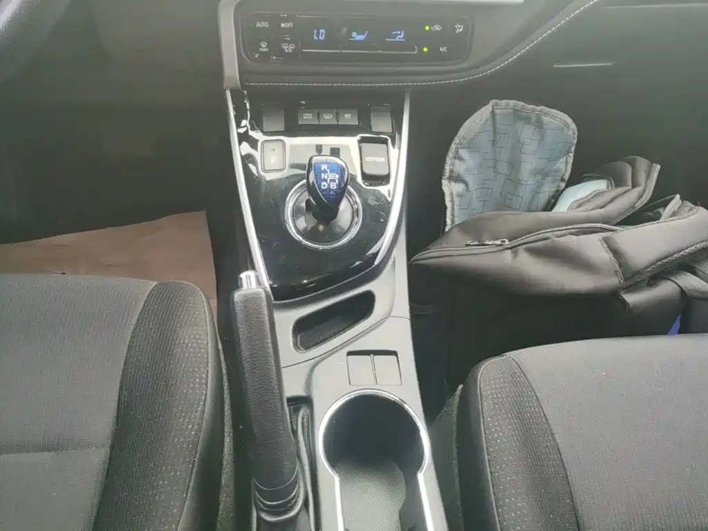 Toyota Corolla Hybrid — миниатюра 14