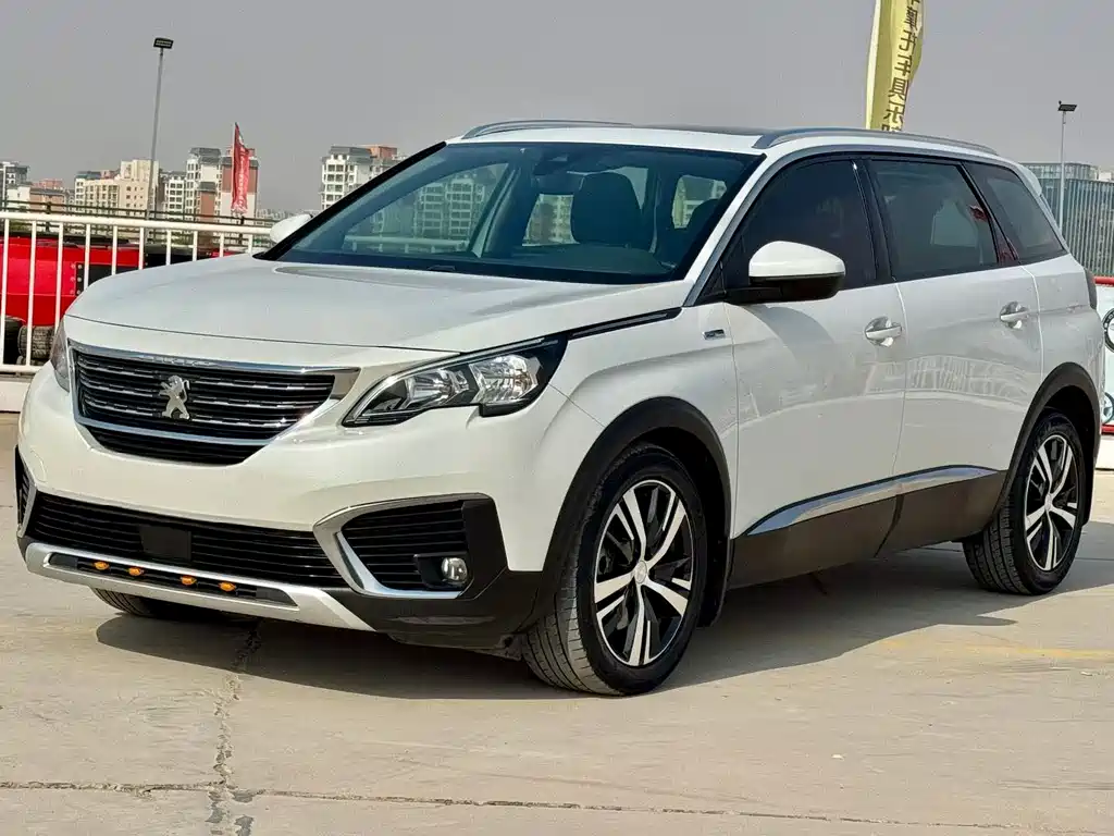 PEUGEOT 5008