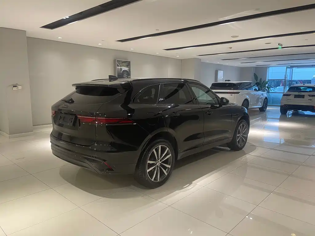 Jaguar F-Pace 2024 P250 R-Dynamic SE