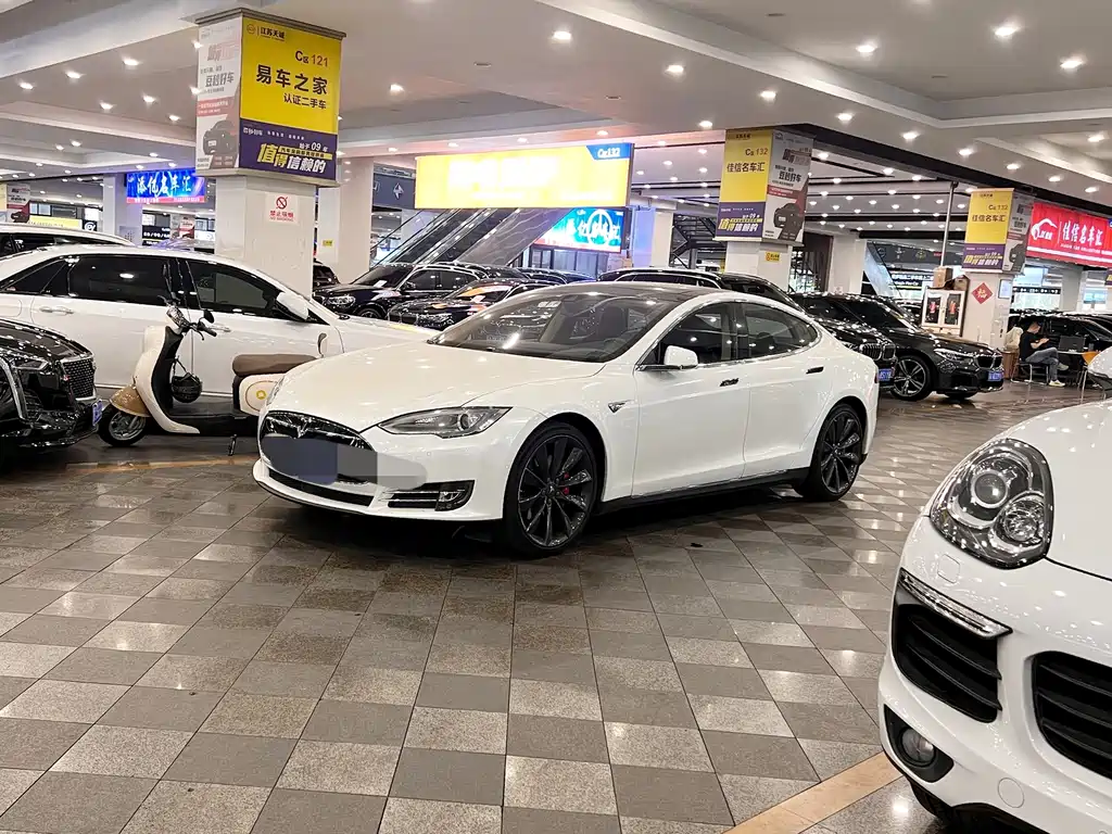 Tesla Model S 2015