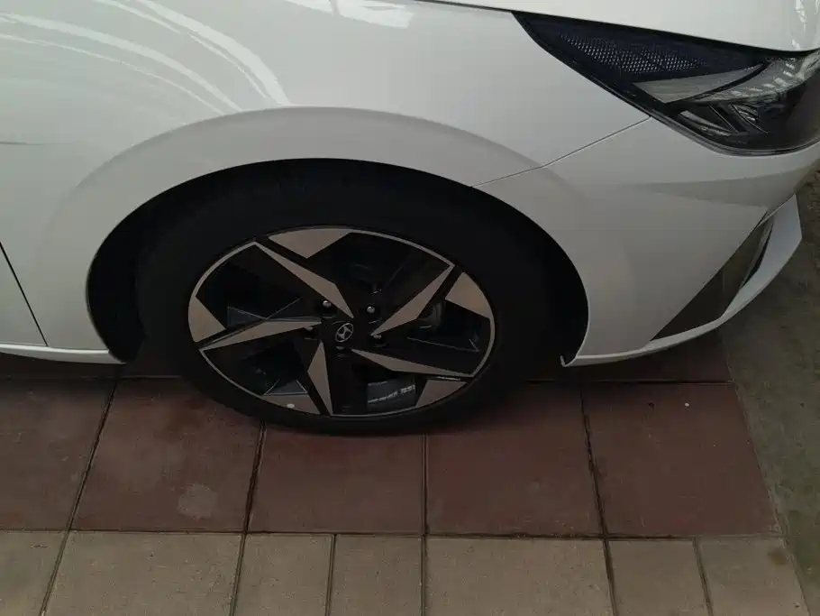 Hyundai Elantra — миниатюра 6