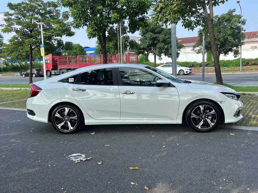 Honda Civic — миниатюра 4