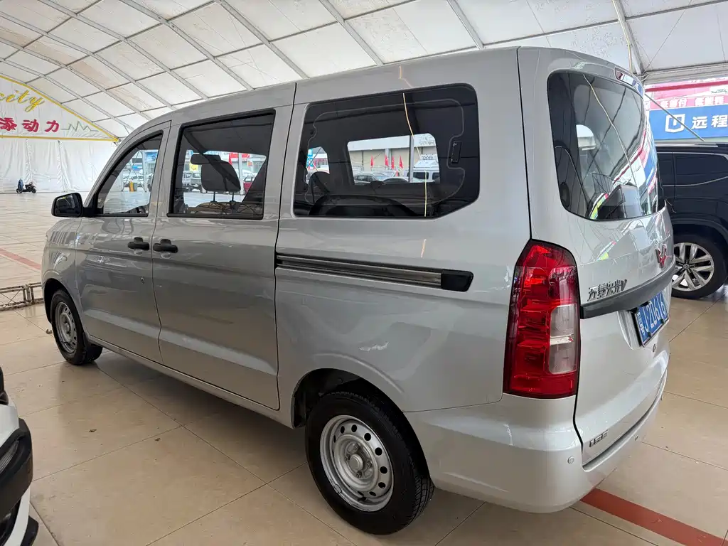 Wuling Hongguang V — миниатюра 9